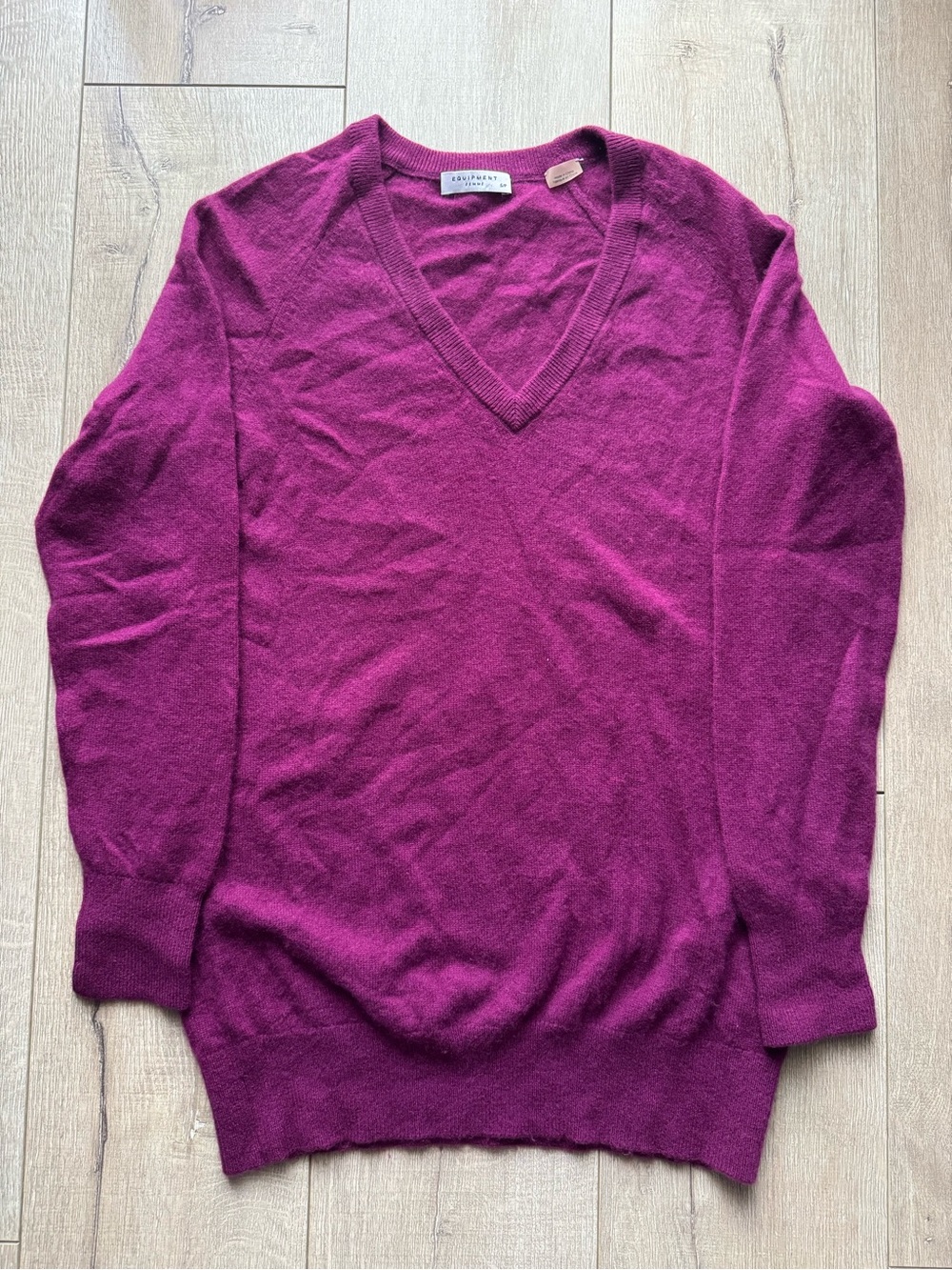 Equipment Femme 100% Cashmere Oversized V-Neck Sweater Magenta S/P